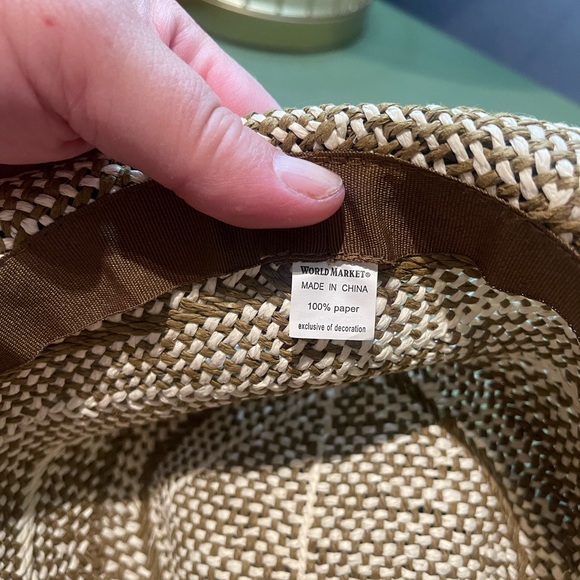 World MARKET hat, made entirely from paper resources, in great condition - Picture 5 of 7